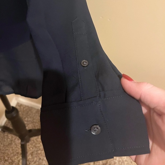 Banana Republic midnight blue drapey v-neck blouse, size Large - Picture 3 of 5